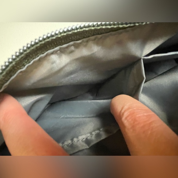 Uniqlo green round mini shoulder bag with sushi embroidery - Picture 9 of 9